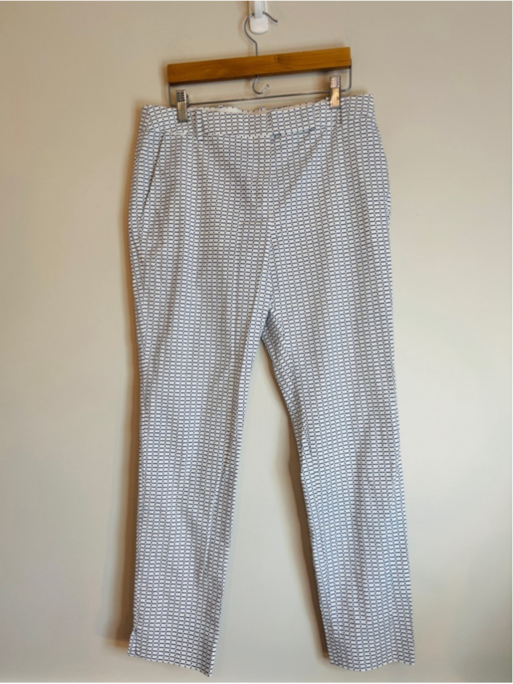 Lacoste Slim Leg Casual Pants Women's Size 26 White with Blue Pattern Golf